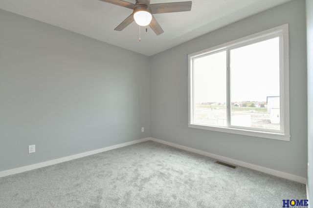 5866 S 94th Street, Lincoln, NE 68526