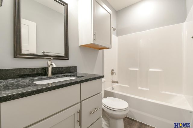 5866 S 94th Street, Lincoln, NE 68526