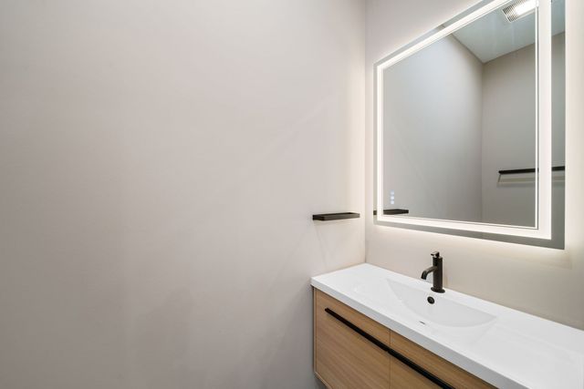 932 N Trumbull Avenue, Chicago, IL 60651