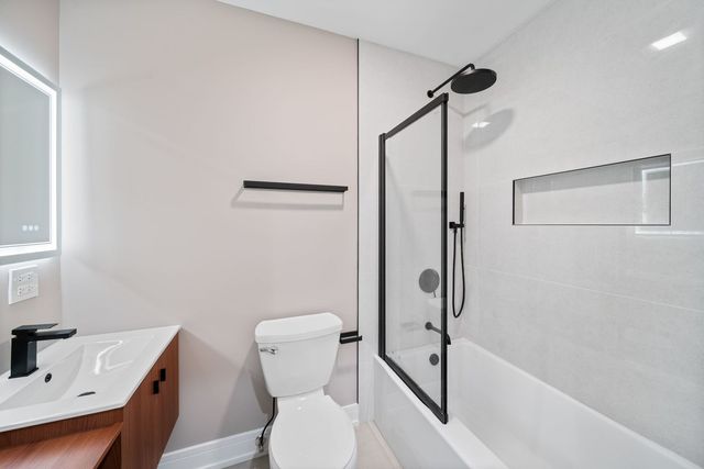 932 N Trumbull Avenue, Chicago, IL 60651