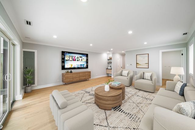 932 N Trumbull Avenue, Chicago, IL 60651