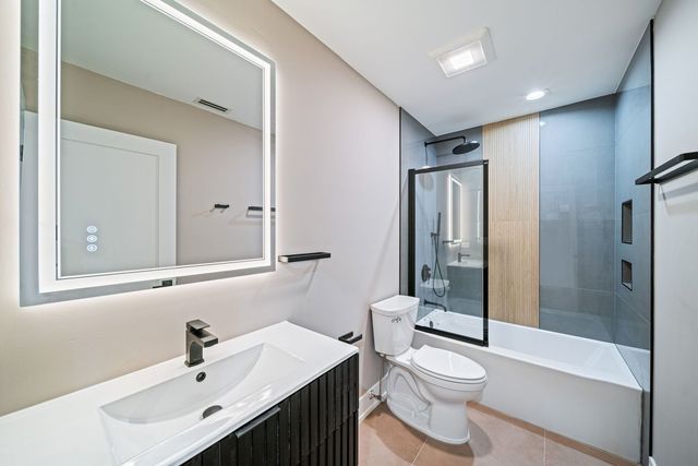 932 N Trumbull Avenue, Chicago, IL 60651