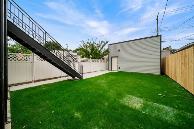 932 N Trumbull Avenue, Chicago, IL 60651