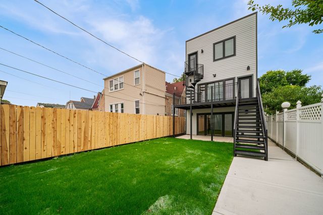 932 N Trumbull Avenue, Chicago, IL 60651