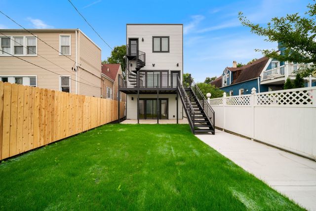 932 N Trumbull Avenue, Chicago, IL 60651