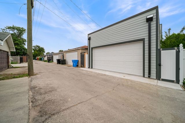 932 N Trumbull Avenue, Chicago, IL 60651