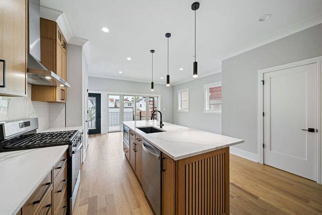 932 N Trumbull Avenue, Chicago, IL 60651