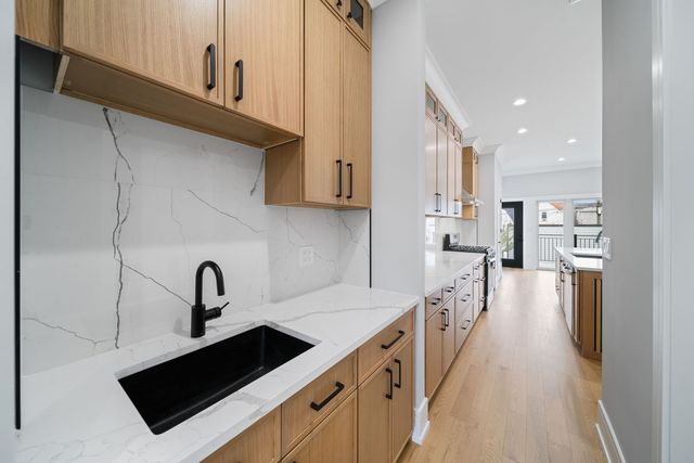 932 N Trumbull Avenue, Chicago, IL 60651
