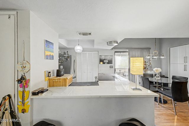 720 E ALICE Avenue 206, Phoenix, AZ 85020