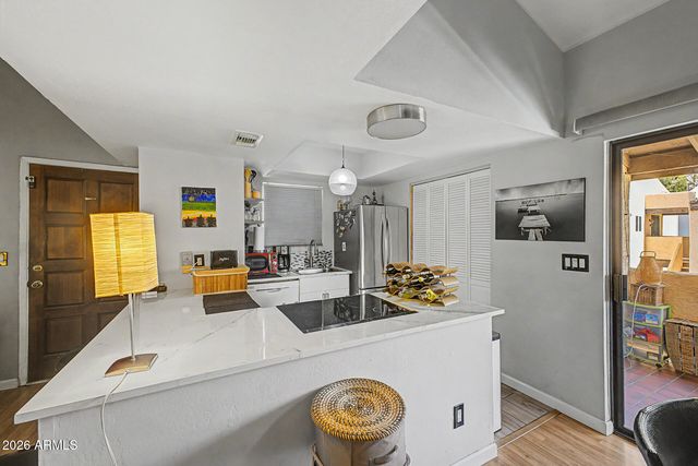 720 E ALICE Avenue 206, Phoenix, AZ 85020