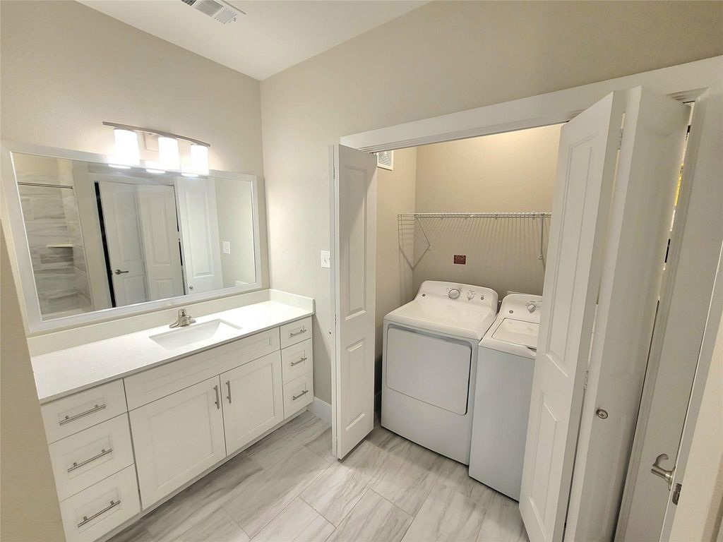 1720 Crestdale Drive 2209, Houston, TX 77080