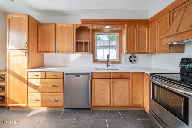 420 Chiswell Road, Schenectady, NY 12304