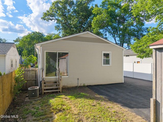 420 Chiswell Road, Schenectady, NY 12304