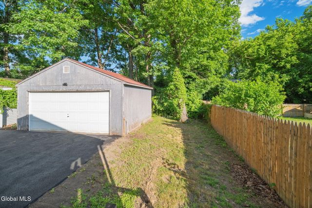 420 Chiswell Road, Schenectady, NY 12304