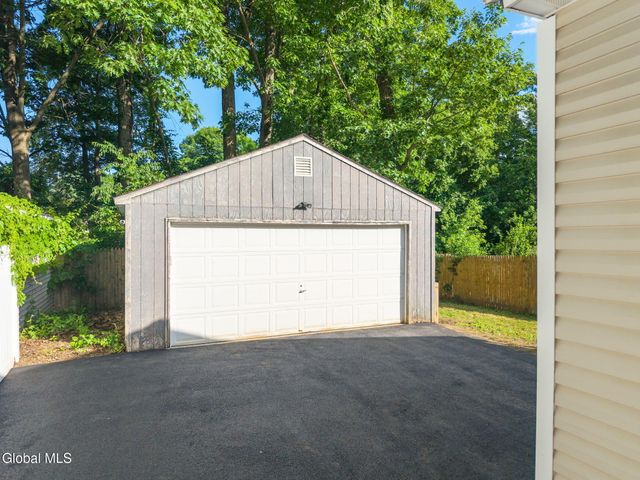 420 Chiswell Road, Schenectady, NY 12304