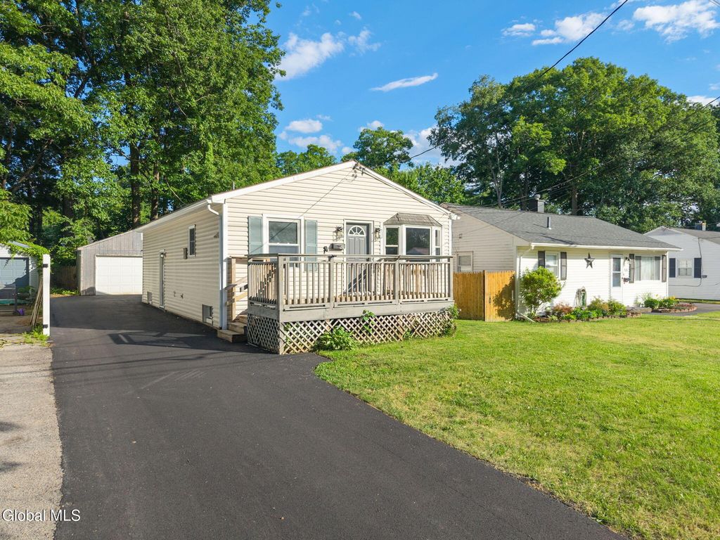 420 Chiswell Road, Schenectady, NY 12304