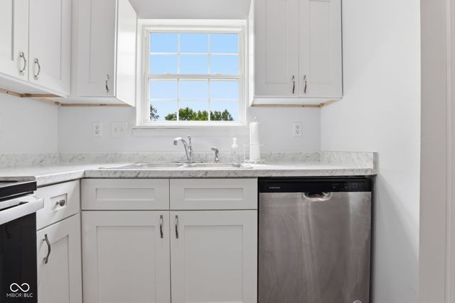 2654 Cooper Pointe Circle, Indianapolis, IN 46268