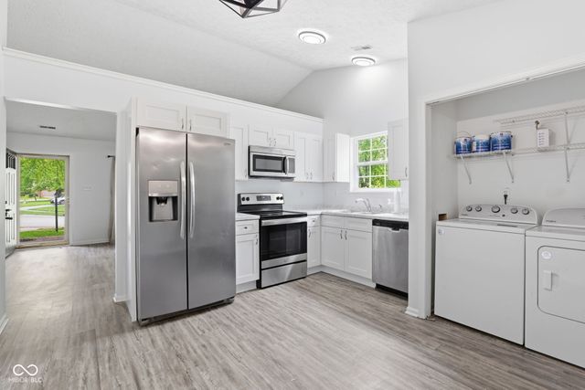 2654 Cooper Pointe Circle, Indianapolis, IN 46268