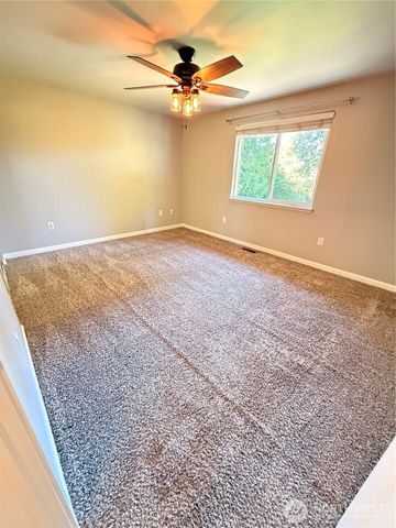 16603 35th Street Ct E, Lake Tapps, WA 98391