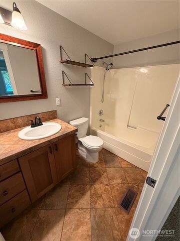 16603 35th Street Ct E, Lake Tapps, WA 98391
