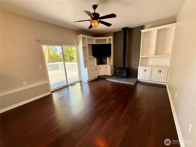 16603 35th Street Ct E, Lake Tapps, WA 98391
