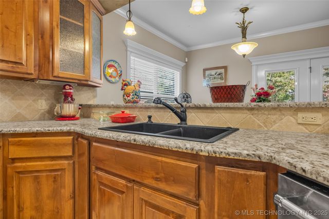 1204 W Fargo Lane, Broken Arrow, OK 74012