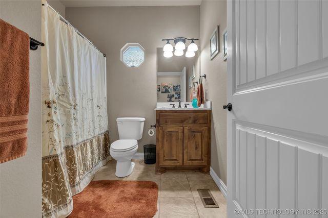 1204 W Fargo Lane, Broken Arrow, OK 74012