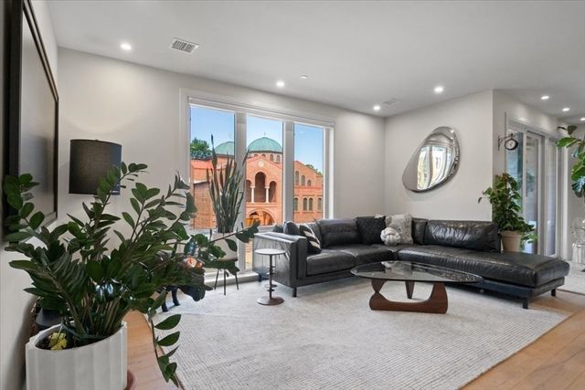 46 Belgrade Ave 2, Boston, MA 02131