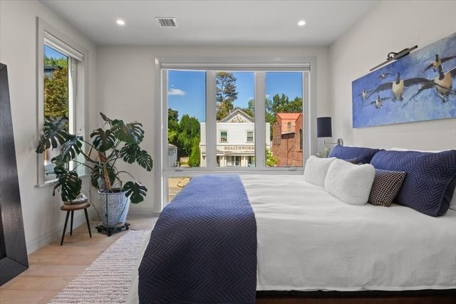 46 Belgrade Ave 2, Boston, MA 02131