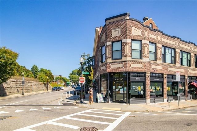 46 Belgrade Ave 2, Boston, MA 02131