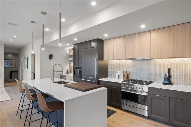 46 Belgrade Ave 2, Boston, MA 02131