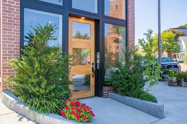 46 Belgrade Ave 2, Boston, MA 02131