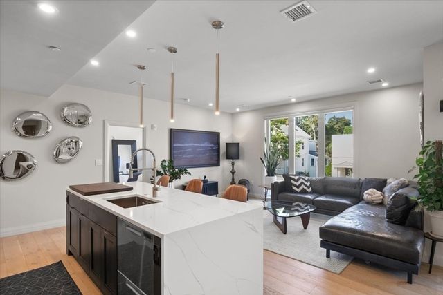 46 Belgrade Ave 2, Boston, MA 02131