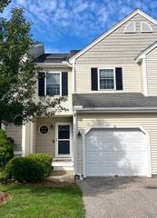 12 Azalea Ln 12, Grafton, MA 01519