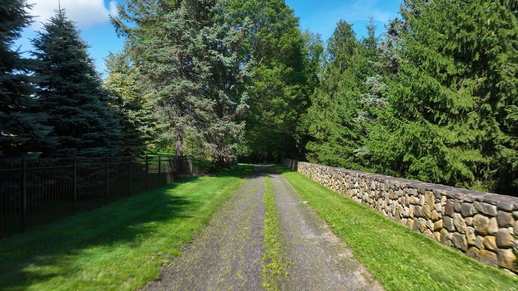 173 Adams Lane, New Canaan, CT 06840