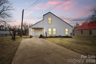 608 1/2 W Concord Street, Morganton, NC 28655