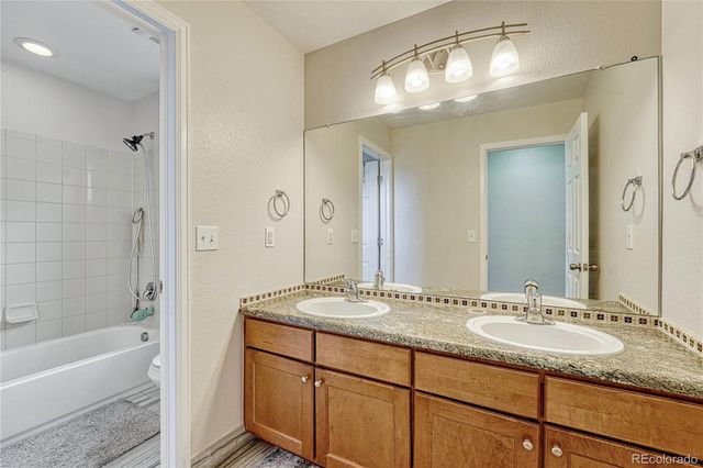 5050 S Riviera Court, Aurora, CO 80015