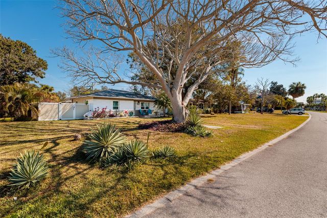 7201 GREVILLA AVENUE S, South Pasadena, FL 33707