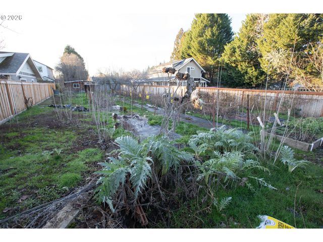 695 Se CENTURY Blvd, Hillsboro, OR 97123