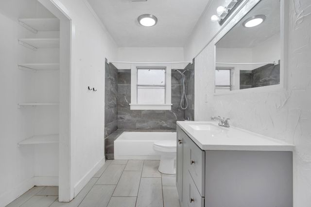 101 E Miller Street, Burleson, TX 76028