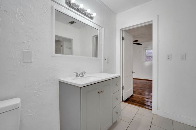 101 E Miller Street, Burleson, TX 76028