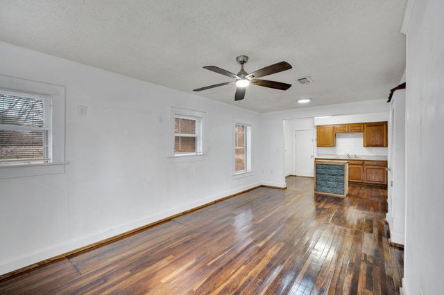 101 E Miller Street, Burleson, TX 76028