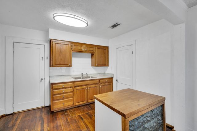 101 E Miller Street, Burleson, TX 76028