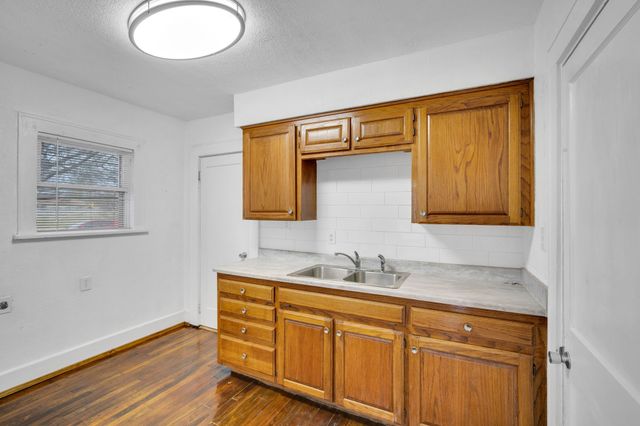 101 E Miller Street, Burleson, TX 76028