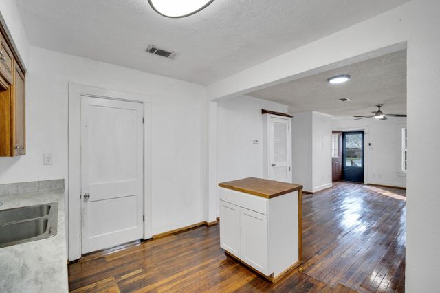 101 E Miller Street, Burleson, TX 76028