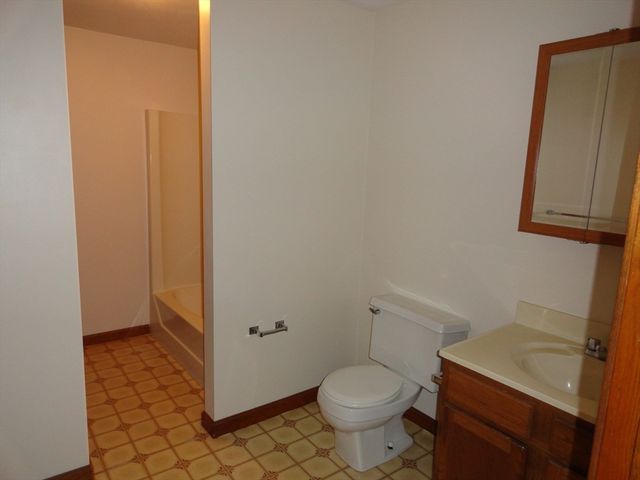 17 Highland St B, Woburn, MA 01801