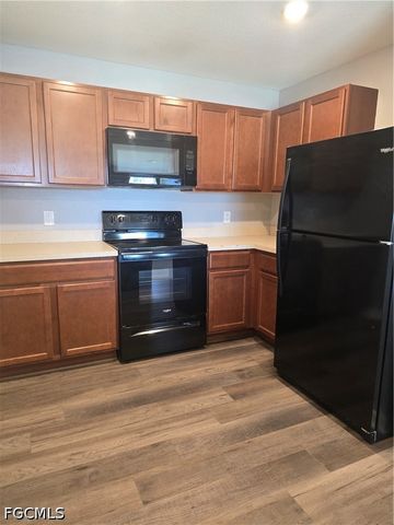 2122 NE 13th PL, Cape Coral, FL 33909