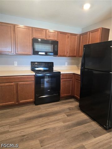 2122 NE 13th PL, Cape Coral, FL 33909