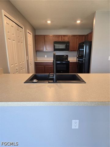 2122 NE 13th PL, Cape Coral, FL 33909