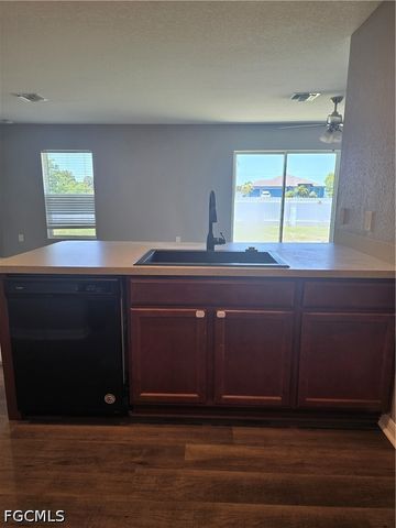 2122 NE 13th PL, Cape Coral, FL 33909